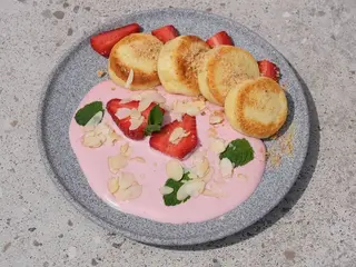 Сирники з полуницею (260g)
