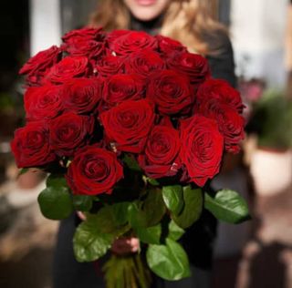 Bouquet 12 rose rosse gambo lungo