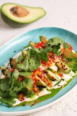 Գրիլ ավոկադոյով և համեմի պեստոյով