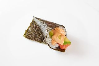 51. Temaki sake spicy - 1 pezzo