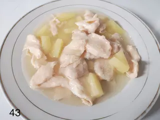 43. Pollo con ananas
