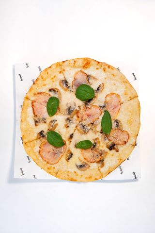 Пицца "Трюфель с копченой курицей" 