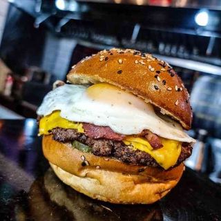 AMERICAN Bacon & Egg Cheeseburger 320 gr