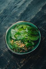 Хіяши вакаме зі свіжим шпинатом (150г)