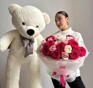 Букет из 25 микс роз + мишка 80 см