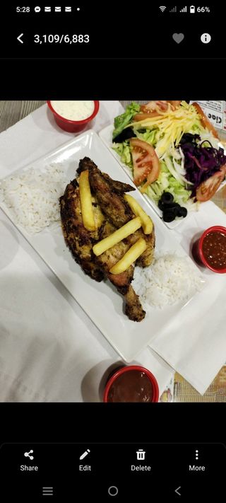 Pollo A L`Ast Medio Con Arroz Con (Ensaladas Hawaiana)