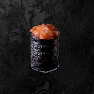 Гункан с лососем