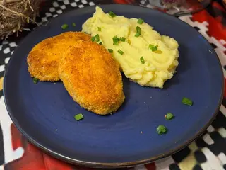 Рибні котлети з картопляним пюре (270g)