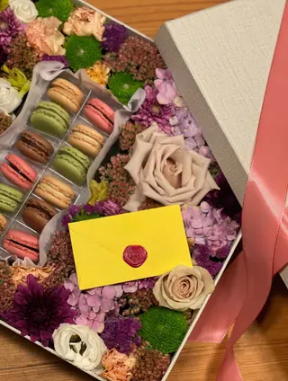 Caixa Flores e Macarons (Tam. M)