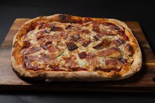 Pizza Speck Y Scamorza (30 X 30 Cm.)