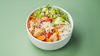 Боул з куркою в кисло-солодкому соусі