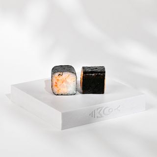 Классический ролл с острым кальмаром