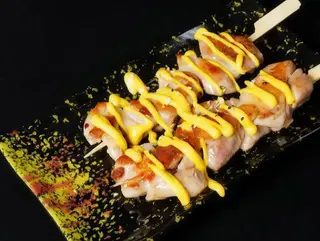 Yakitori Pollo Con Salsa De Mostaza Y Miel