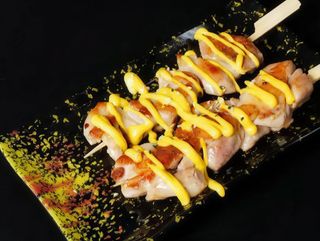 Yakitori Pollo Con Salsa De Mostaza Y Miel