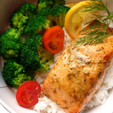 Salmón al Horno con Verduritas de Temporada y Arroz Jazmín