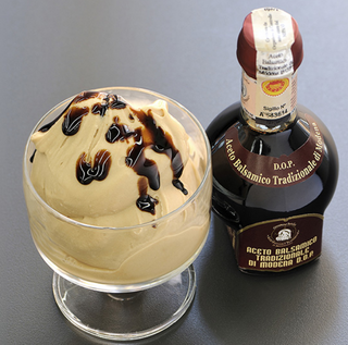 Gelato alla CREMA con aceto balsamico tradizionale di Modena IGP