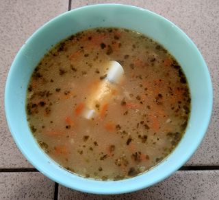 Żurek z jajkiem i białą kiełbasą