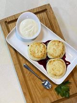 ბლინები არაჟნით და ვანილის სოუსით