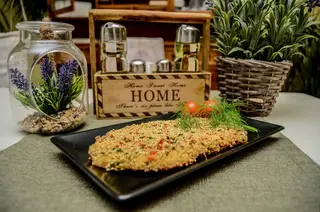 Snitel in crusta de amarant cu ierburi aromatizate