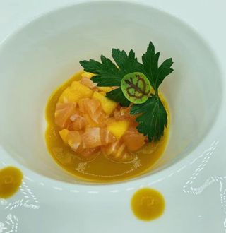 34. Tartare di mango salmone