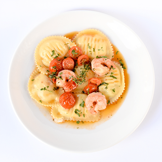 MEZZELUNE CON BURRATA E GAMBERI