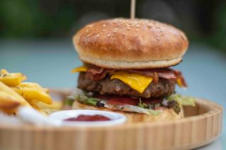 ბურგერი ბეკონით