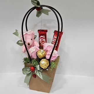 Caixa kraft com rosas de sabonete rosa