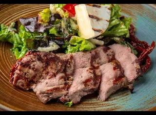 Salată cu mini - steak