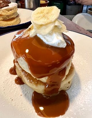 Pancake con Dulce de Leche, creme frâichè y banana