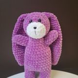 Зайчик маленький з довгими вузами