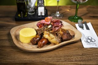 GARNITA DE PORC CU MAMALIGUTA