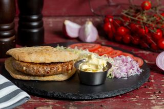 Miješana gurmanska pljeskavica u somunu 350g