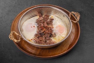 Яичница с мясом (300г)