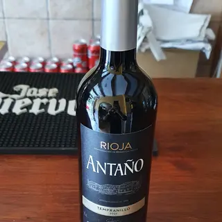 Vino de la casa Antaño (Crianza)