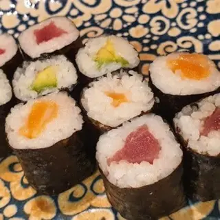 Maki variado ( 12 uds.)