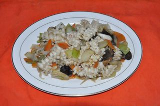 158. Калмари със зеленчуци (500г)