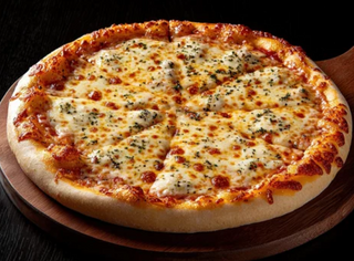 Pizza de cuatro quesos (28 cm.)