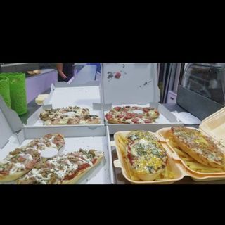 BOCAPIZA 2 PARTES (yor y queso )+ papas y lata.