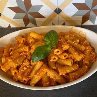Tortiglioni al sugo di pomodoro e ricotta 