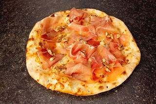 Pizza Prosciutto e Noccioline Ø32cm