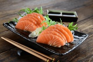 S41-sashimi salmone