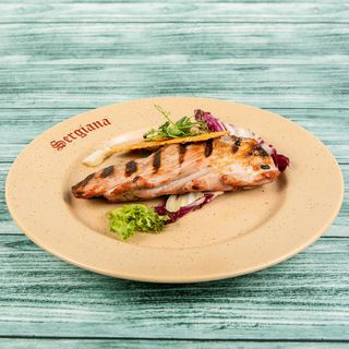 Muşchiuleţ de porc împănat cu costiţă afumată şi usturoi