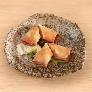 Rollito langostino y mango (3pz)