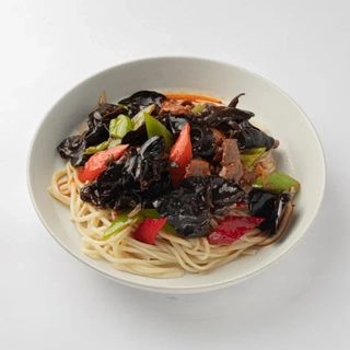 Лагман  с черными грибами 