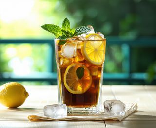 Mrożona zielona herbata z miętą i limonką