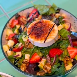 Ensalada de queso rulo de cabra