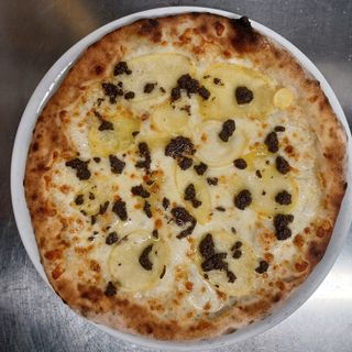 Pizza patate e tartufo