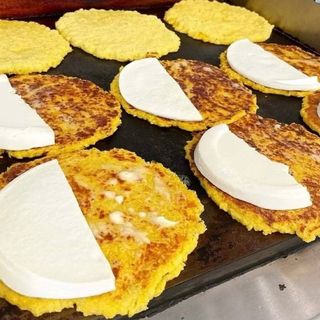 Cachapa con Queso de Mano Venezolano