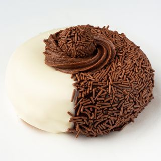 Doughnuts Brigadeiro White and Chocolate