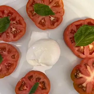 caprese con burrata